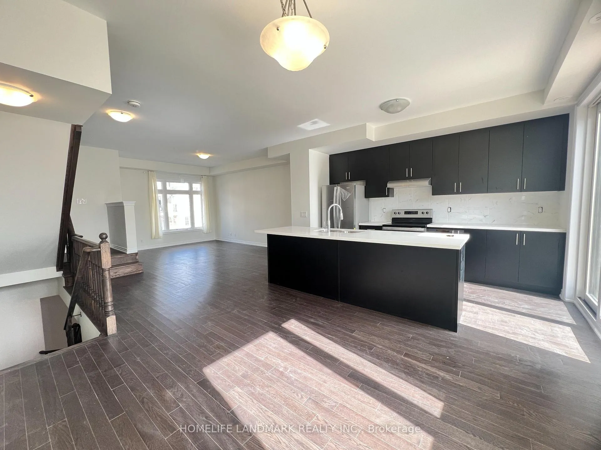Photo 3 of 33 Guardhouse Crescent, Markham, Unionville — HOMEH