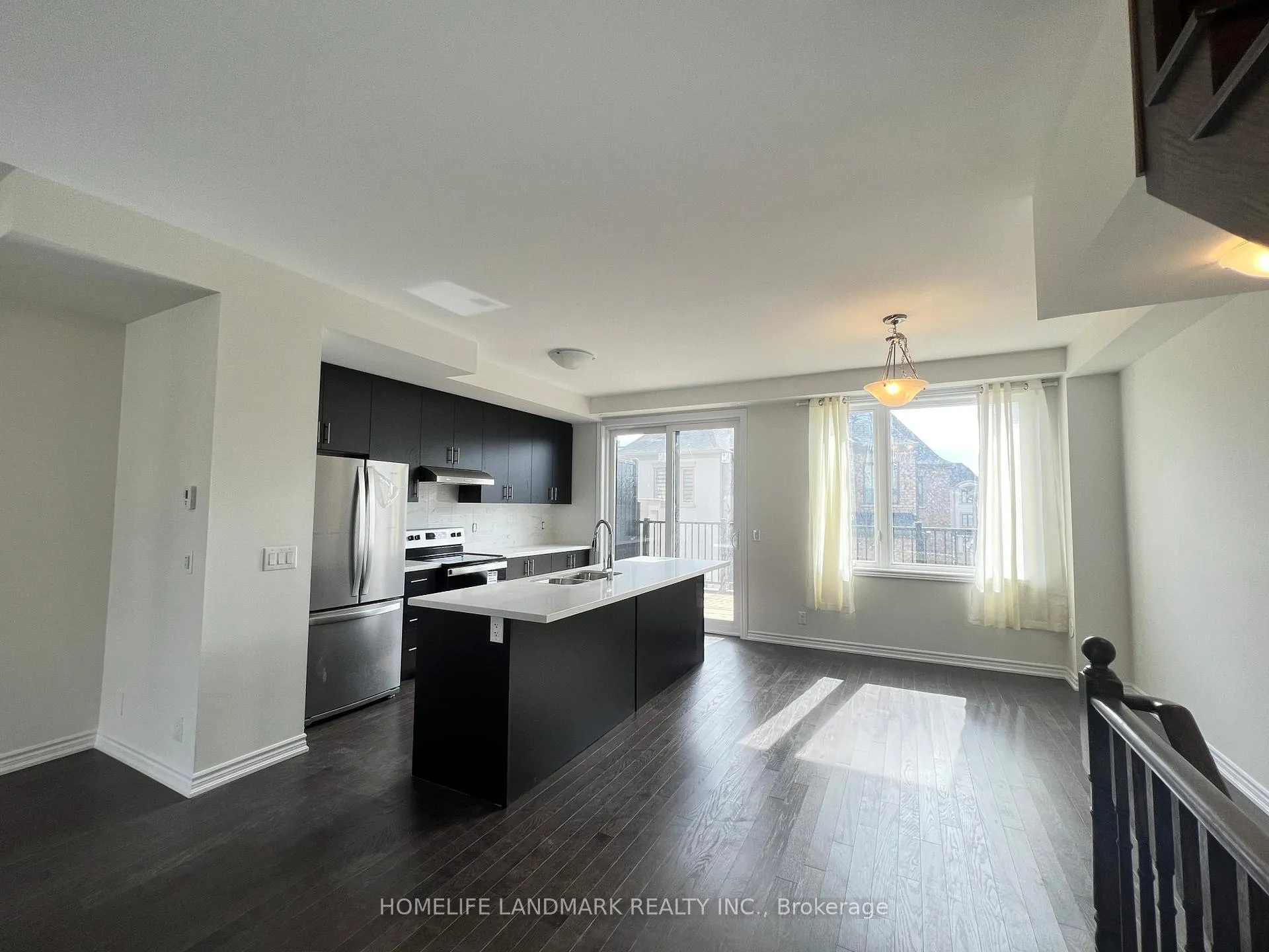 Photo 4 of 33 Guardhouse Crescent, Markham, Unionville — HOMEH
