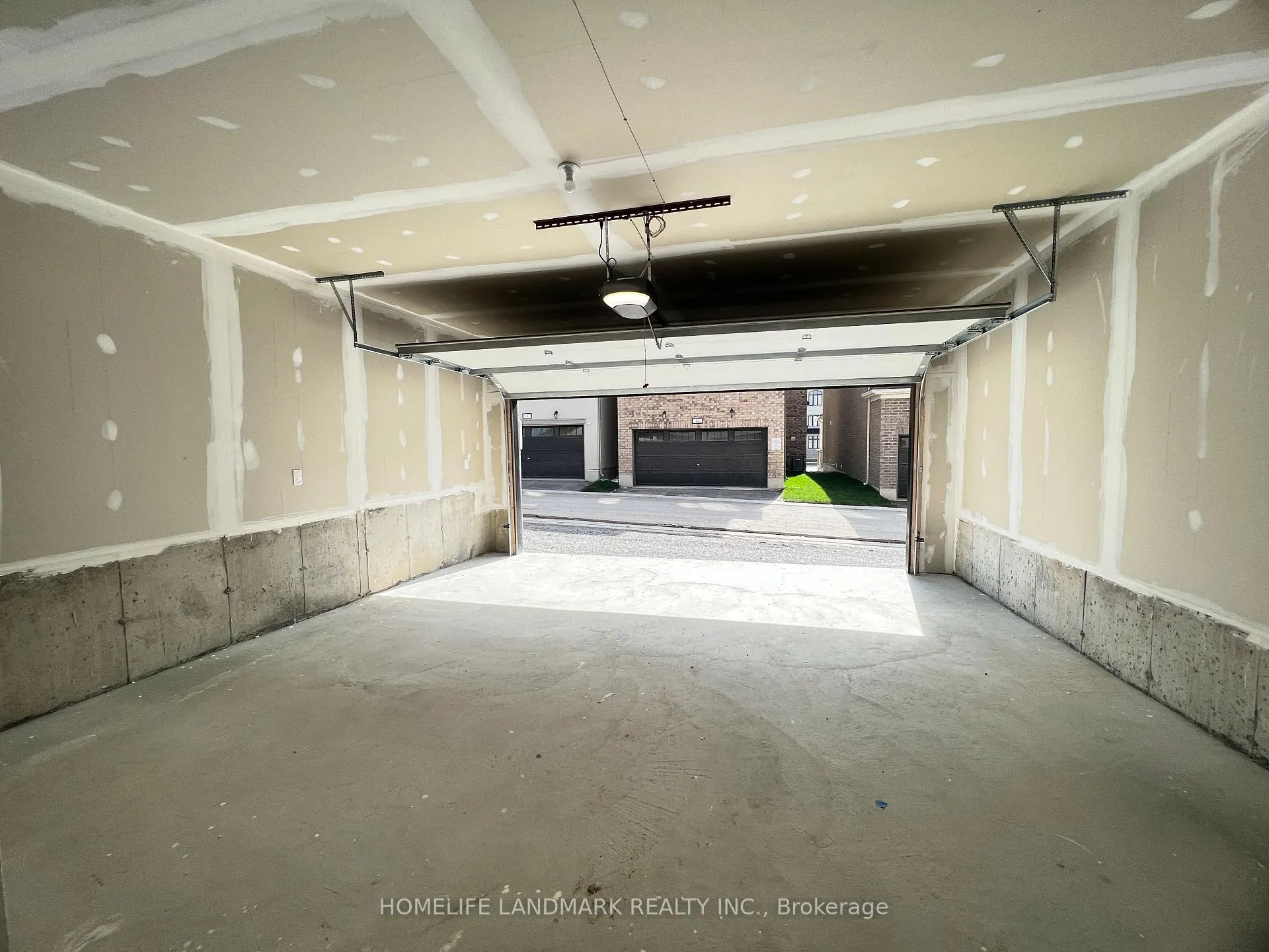 Photo 16 of 33 Guardhouse Crescent, Markham, Unionville — HOMEH