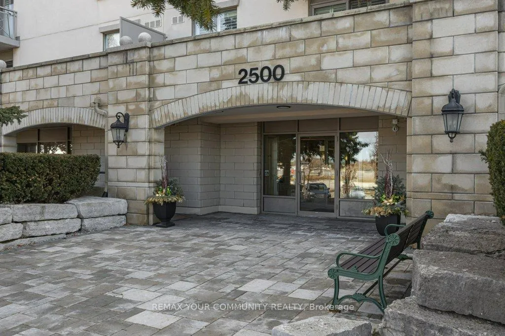 Photo 3 of Unit 109, 2500 Rutherford Road, Vaughan, Maple — HOMEH