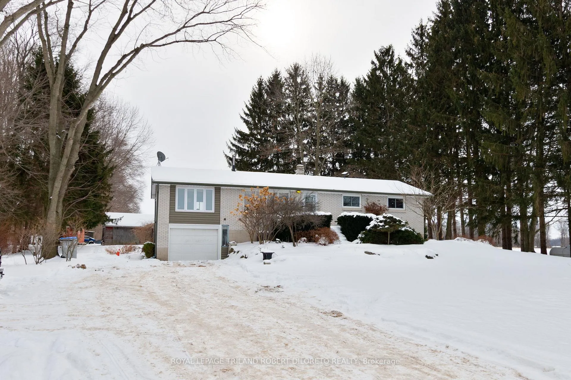 Photo 2 of 7417 Inadale Drive, Strathroy-Caradoc, Rural Strathroy-Caradoc — HOMEH