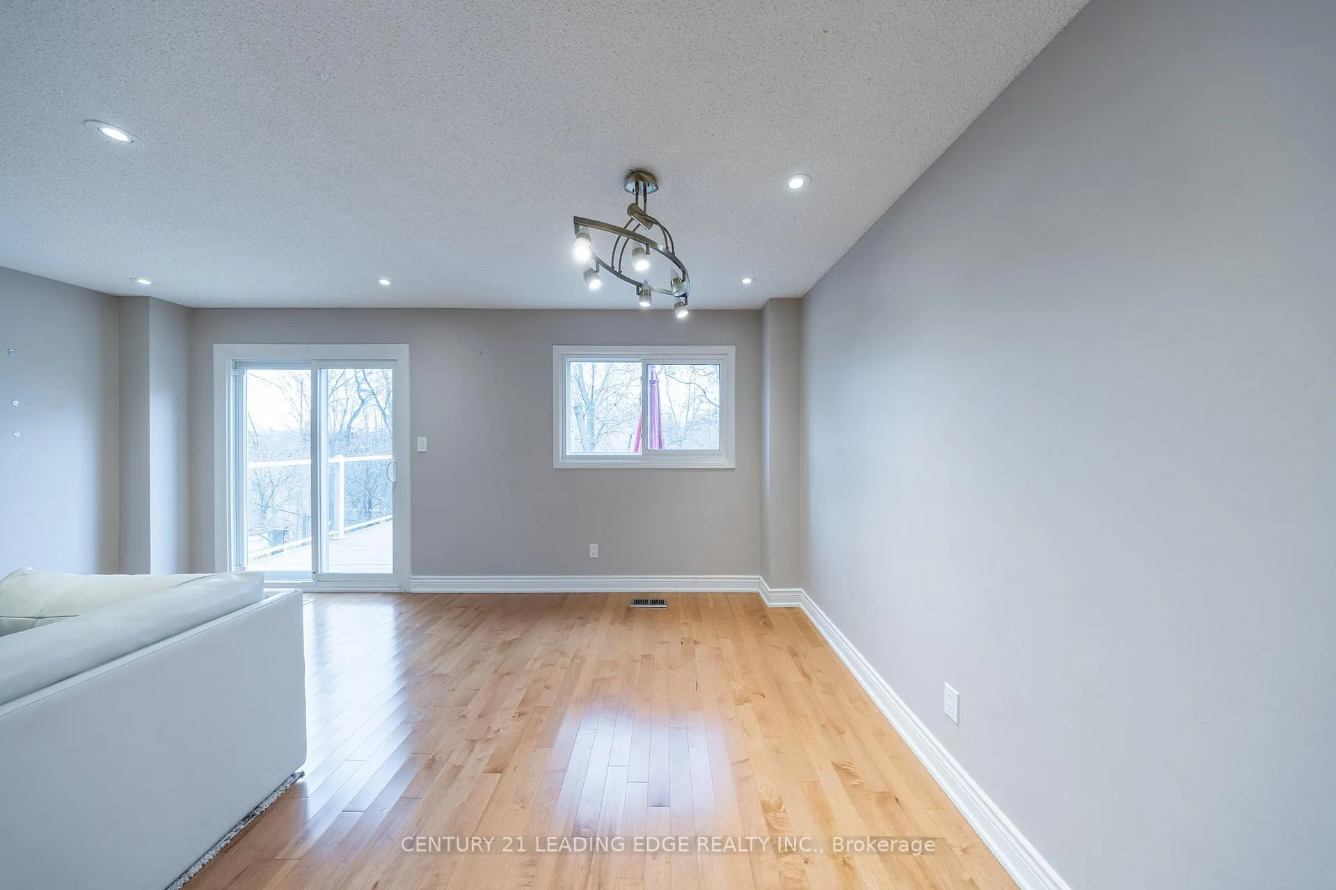 Photo 11 of 84 New Seabury Drive, Vaughan, Glen Shields — HOMEH