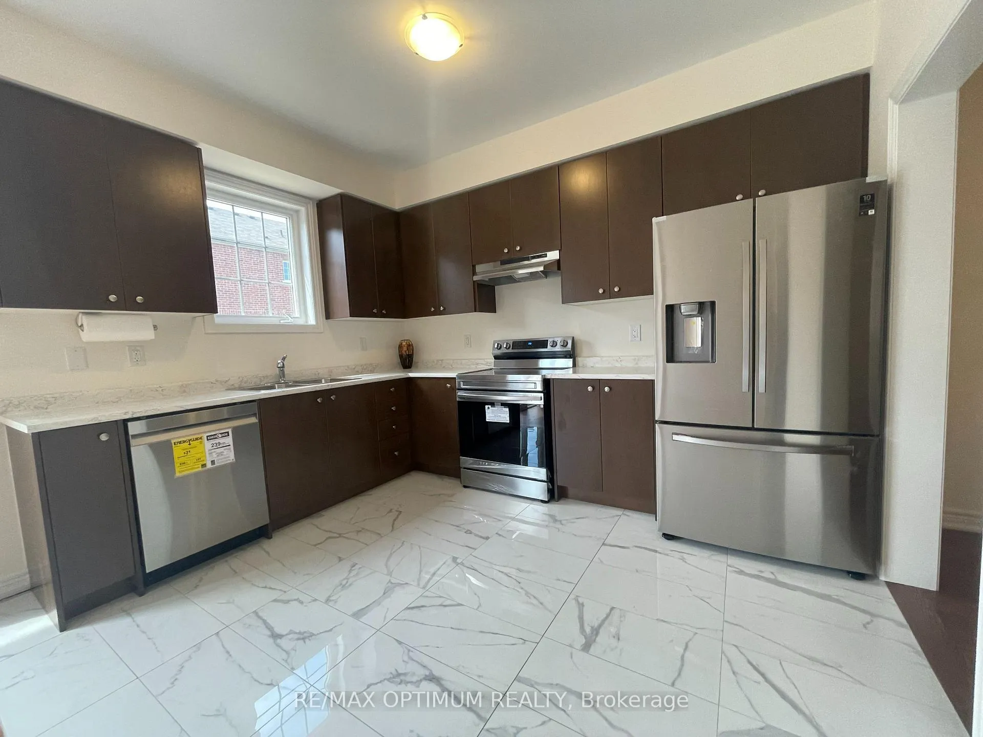 Photo 6 of 96 Hashmi Place, Brampton, Credit Valley — HOMEH
