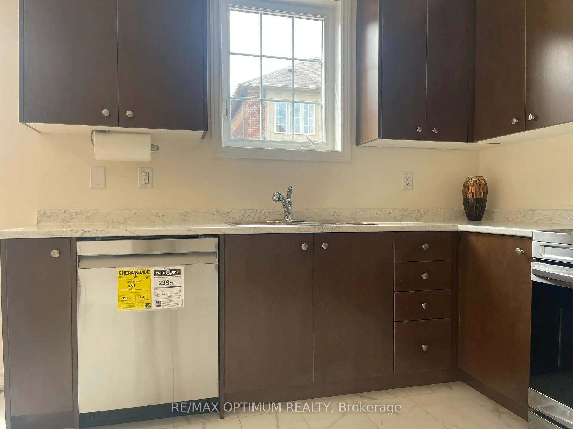 Photo 8 of 96 Hashmi Place, Brampton, Credit Valley — HOMEH