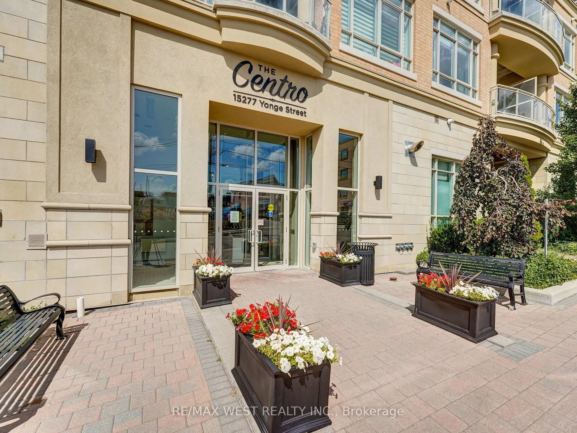 Photo 2 of Unit 503, 15277 Yonge Street, Aurora, Aurora Village — HOMEH