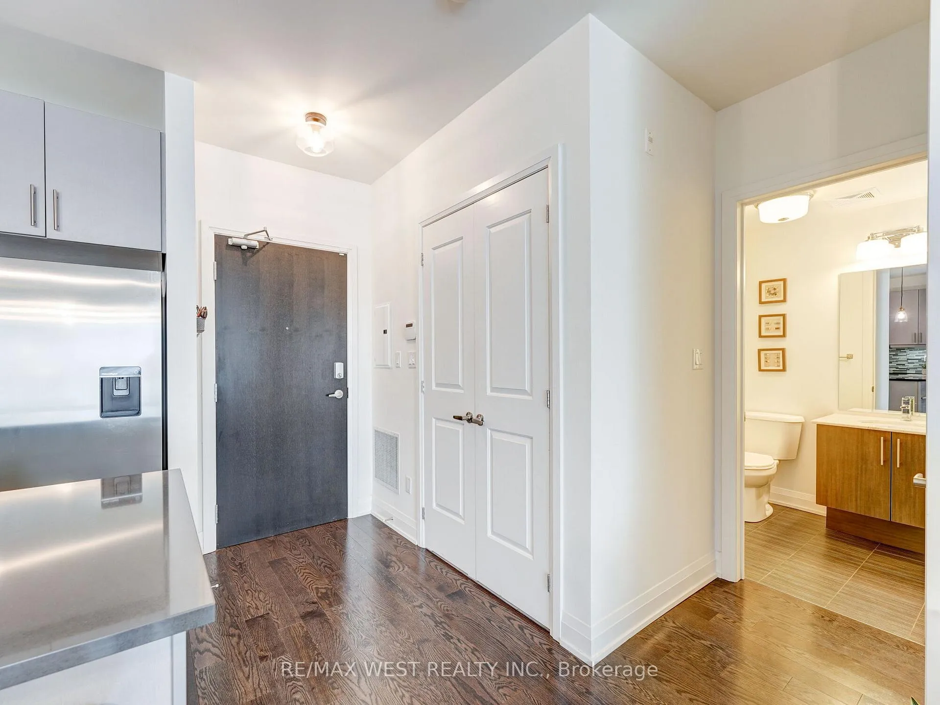 Photo 5 of Unit 503, 15277 Yonge Street, Aurora, Aurora Village — HOMEH