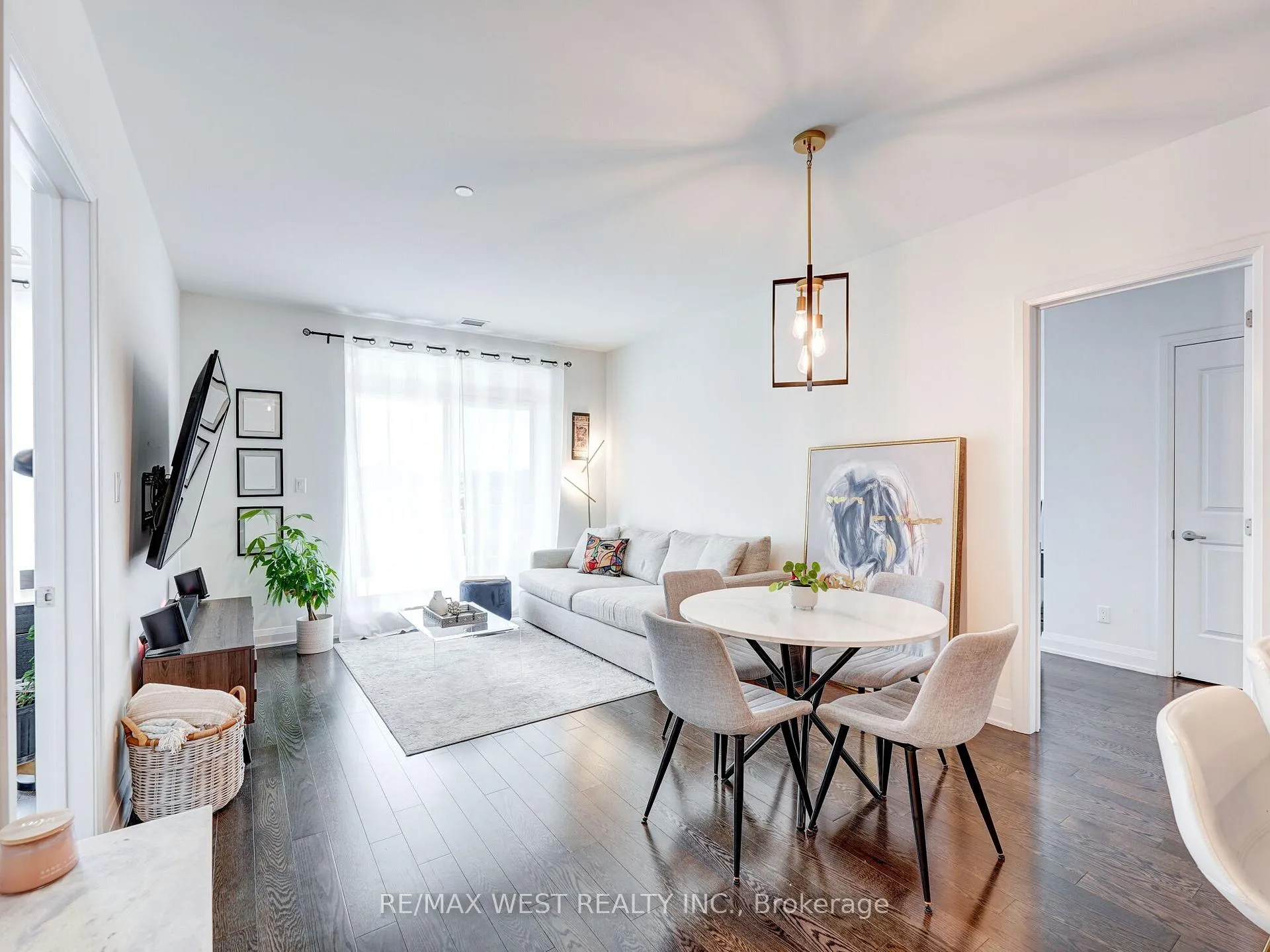 Photo 7 of Unit 503, 15277 Yonge Street, Aurora, Aurora Village — HOMEH