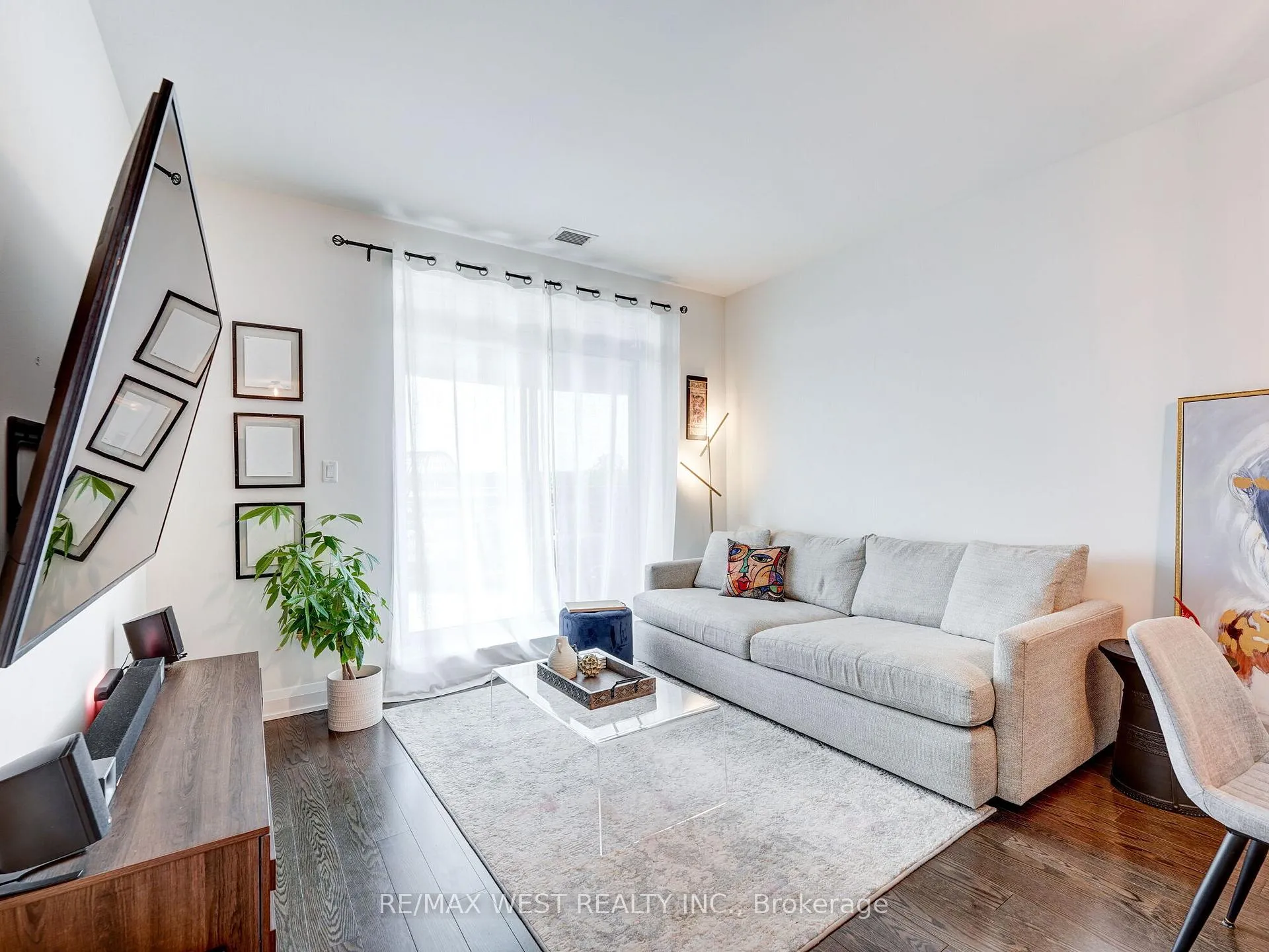Photo 9 of Unit 503, 15277 Yonge Street, Aurora, Aurora Village — HOMEH