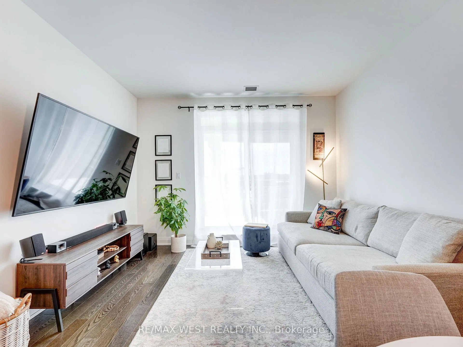 Photo 10 of Unit 503, 15277 Yonge Street, Aurora, Aurora Village — HOMEH