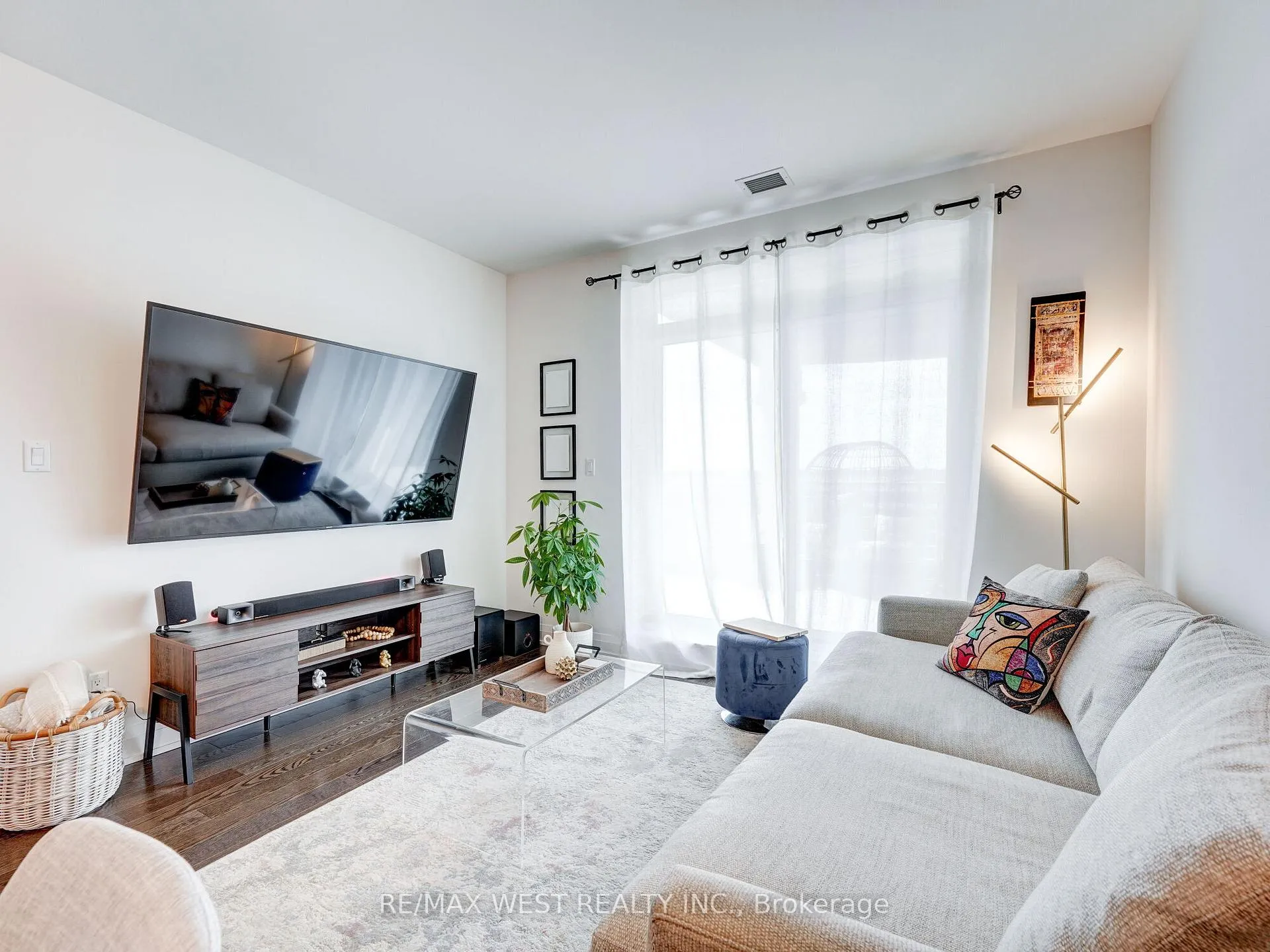 Photo 11 of Unit 503, 15277 Yonge Street, Aurora, Aurora Village — HOMEH