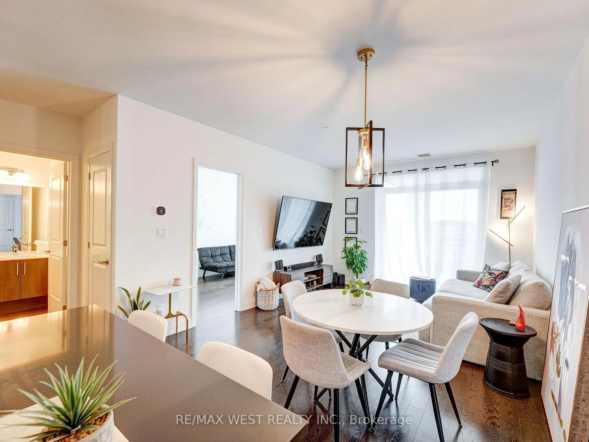 Photo 15 of Unit 503, 15277 Yonge Street, Aurora, Aurora Village — HOMEH