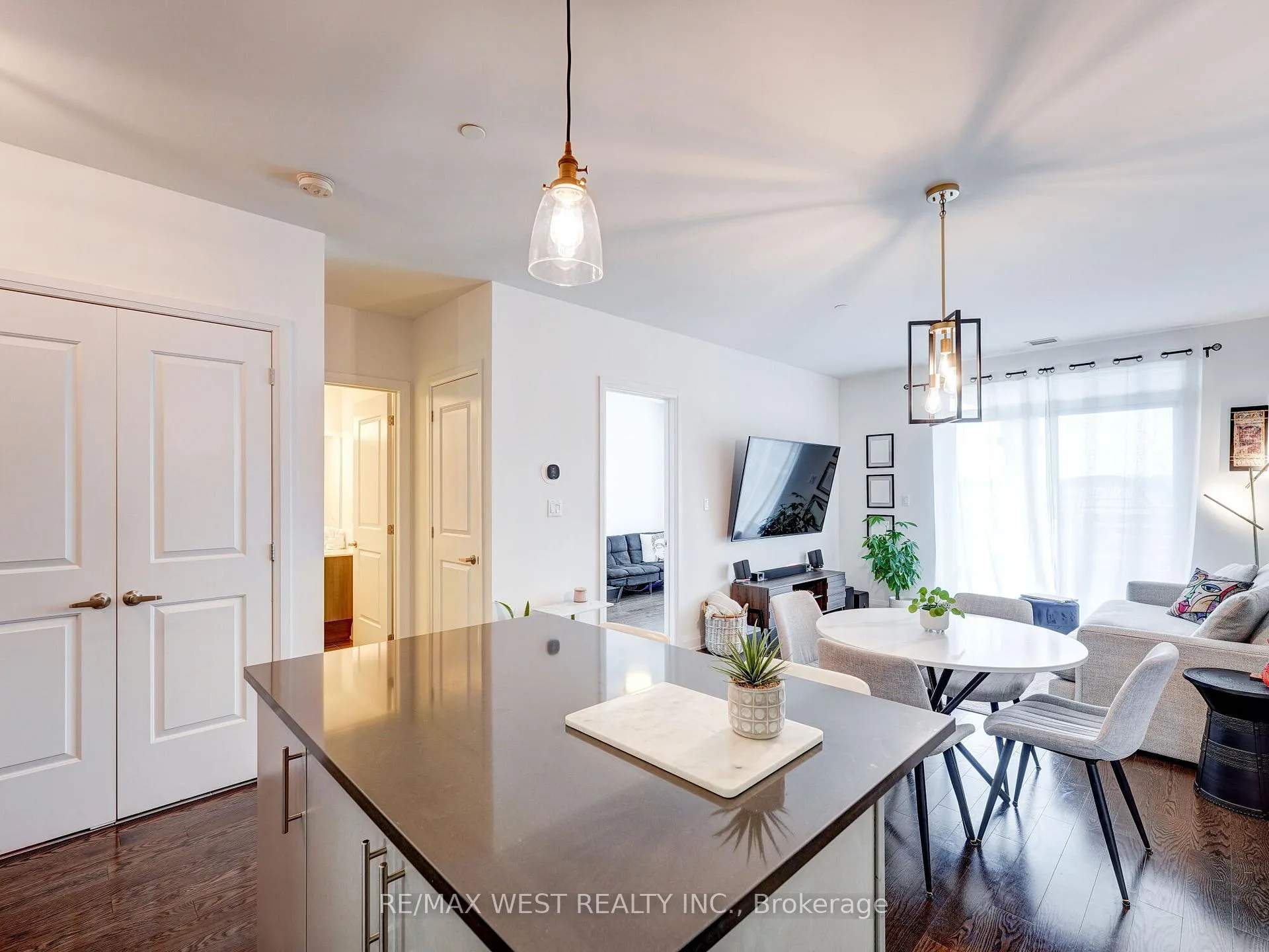 Photo 16 of Unit 503, 15277 Yonge Street, Aurora, Aurora Village — HOMEH