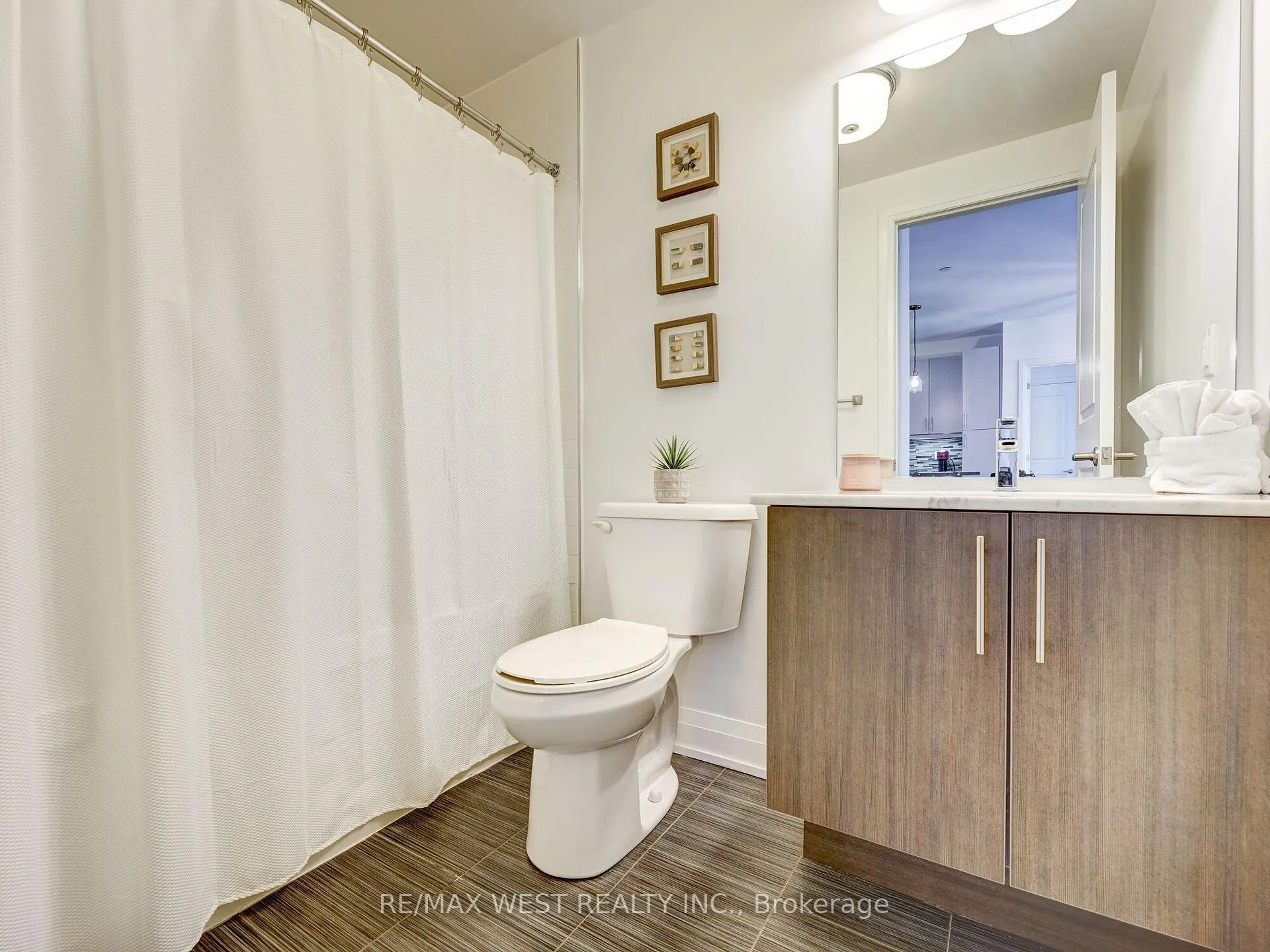 Photo 18 of Unit 503, 15277 Yonge Street, Aurora, Aurora Village — HOMEH