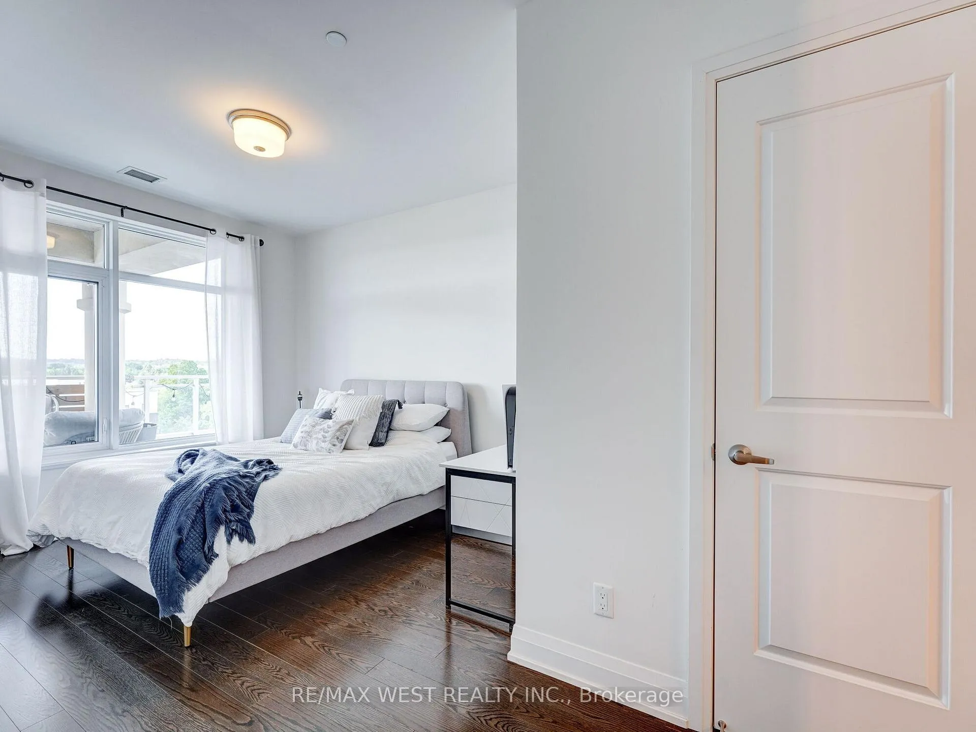 Photo 21 of Unit 503, 15277 Yonge Street, Aurora, Aurora Village — HOMEH