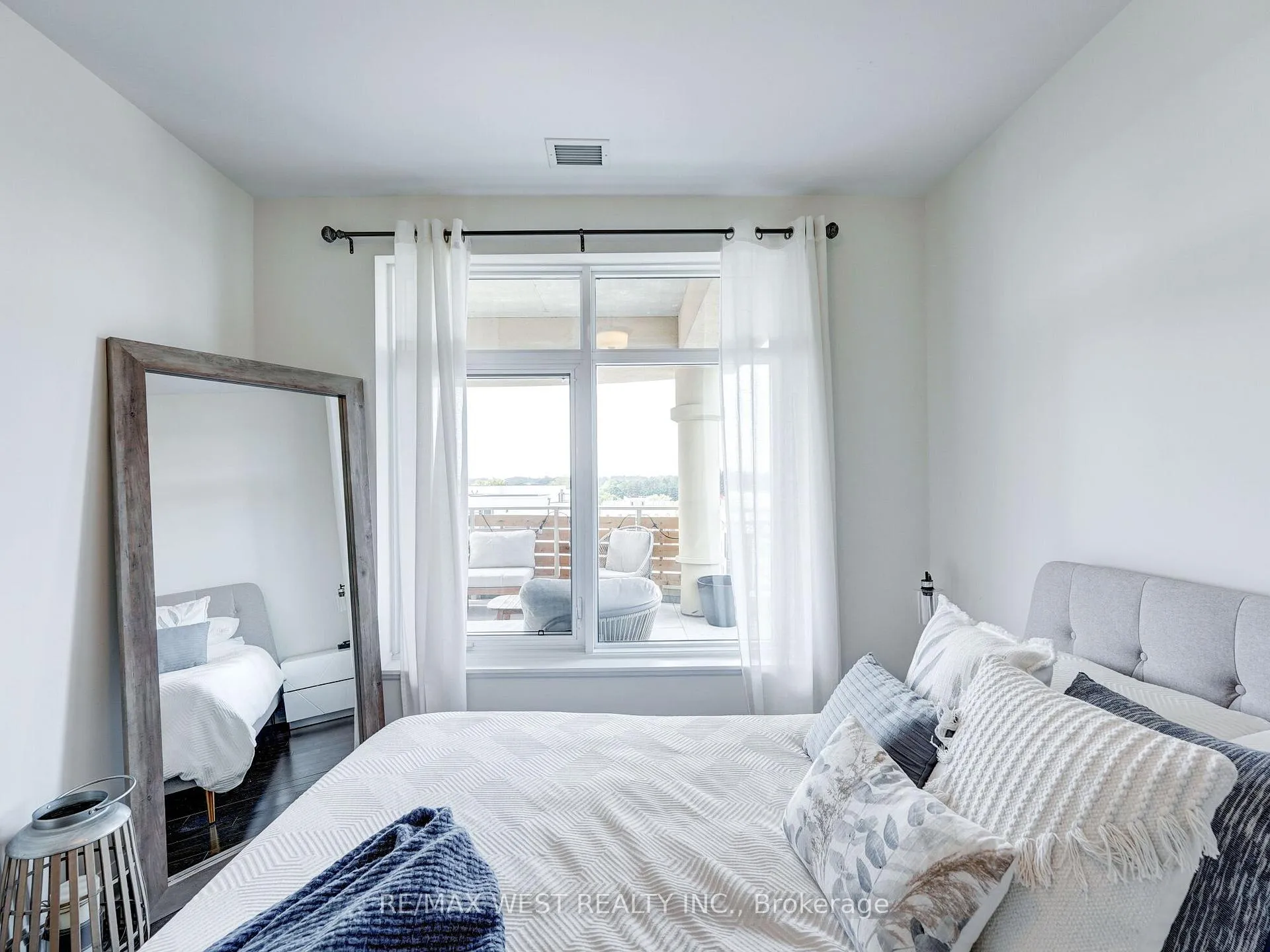 Photo 24 of Unit 503, 15277 Yonge Street, Aurora, Aurora Village — HOMEH