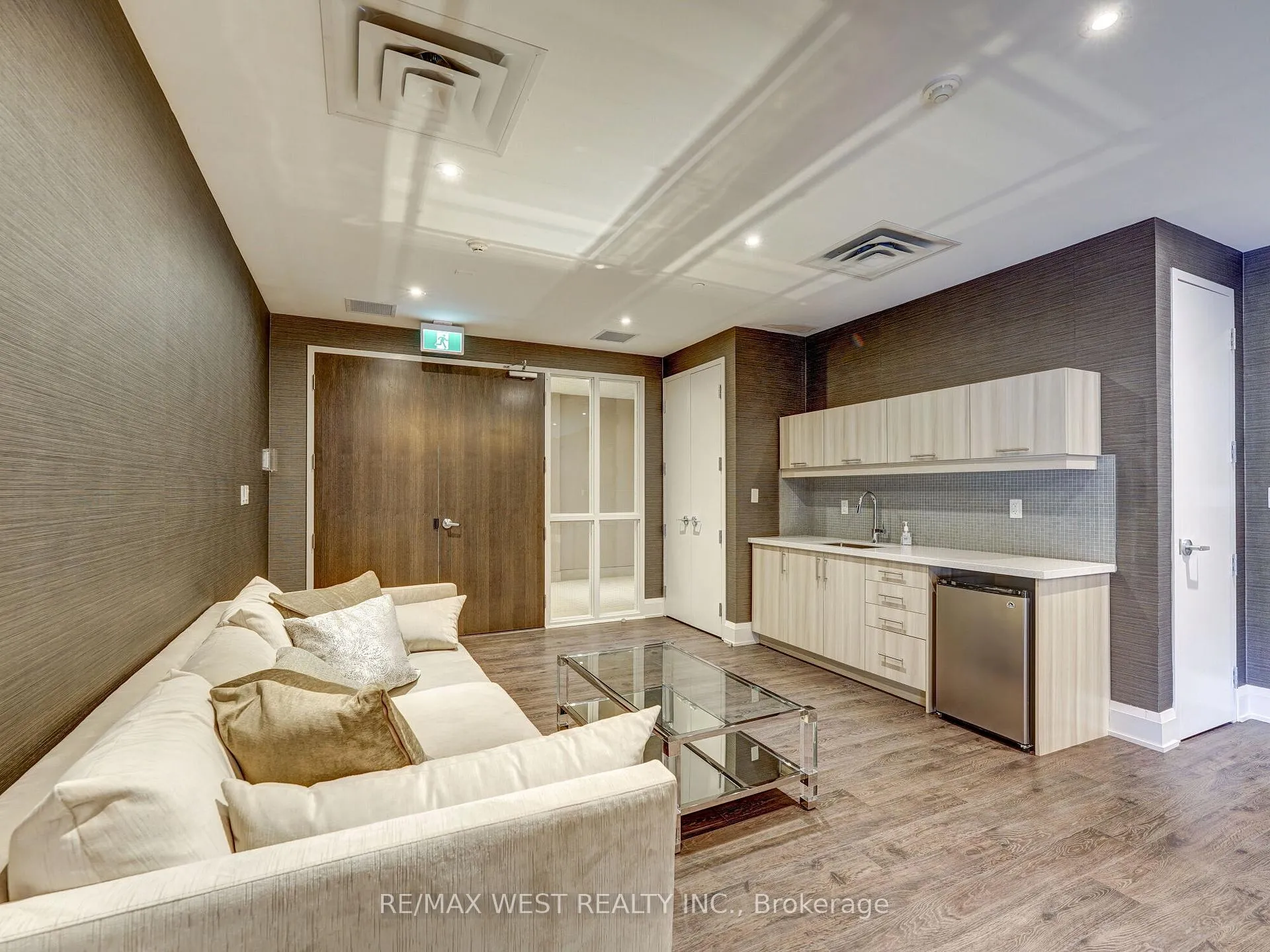 Photo 39 of Unit 503, 15277 Yonge Street, Aurora, Aurora Village — HOMEH