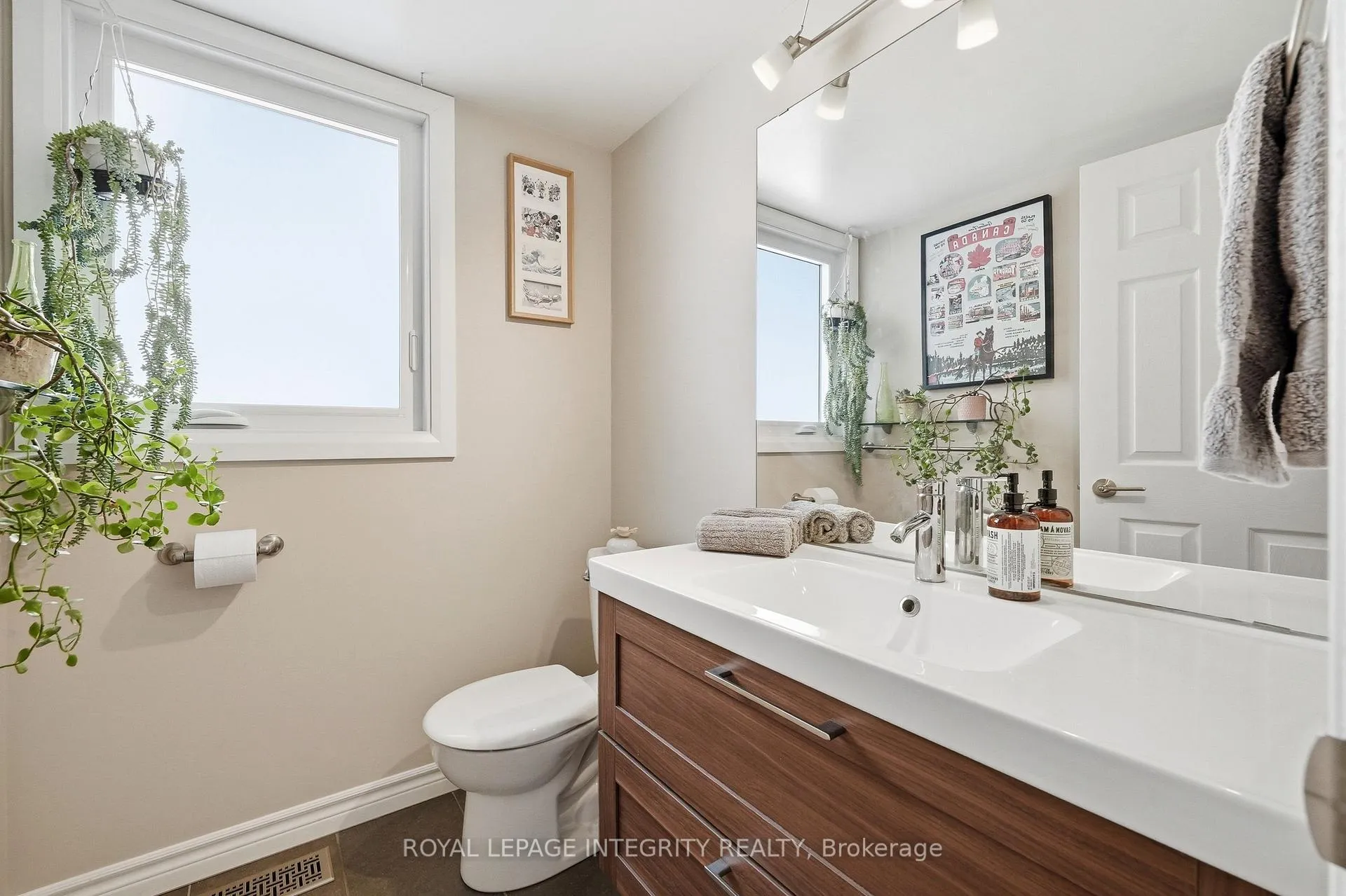 Photo 18 of 1456 Michaelsem Street, Ottawa, Chateauneuf — HOMEH
