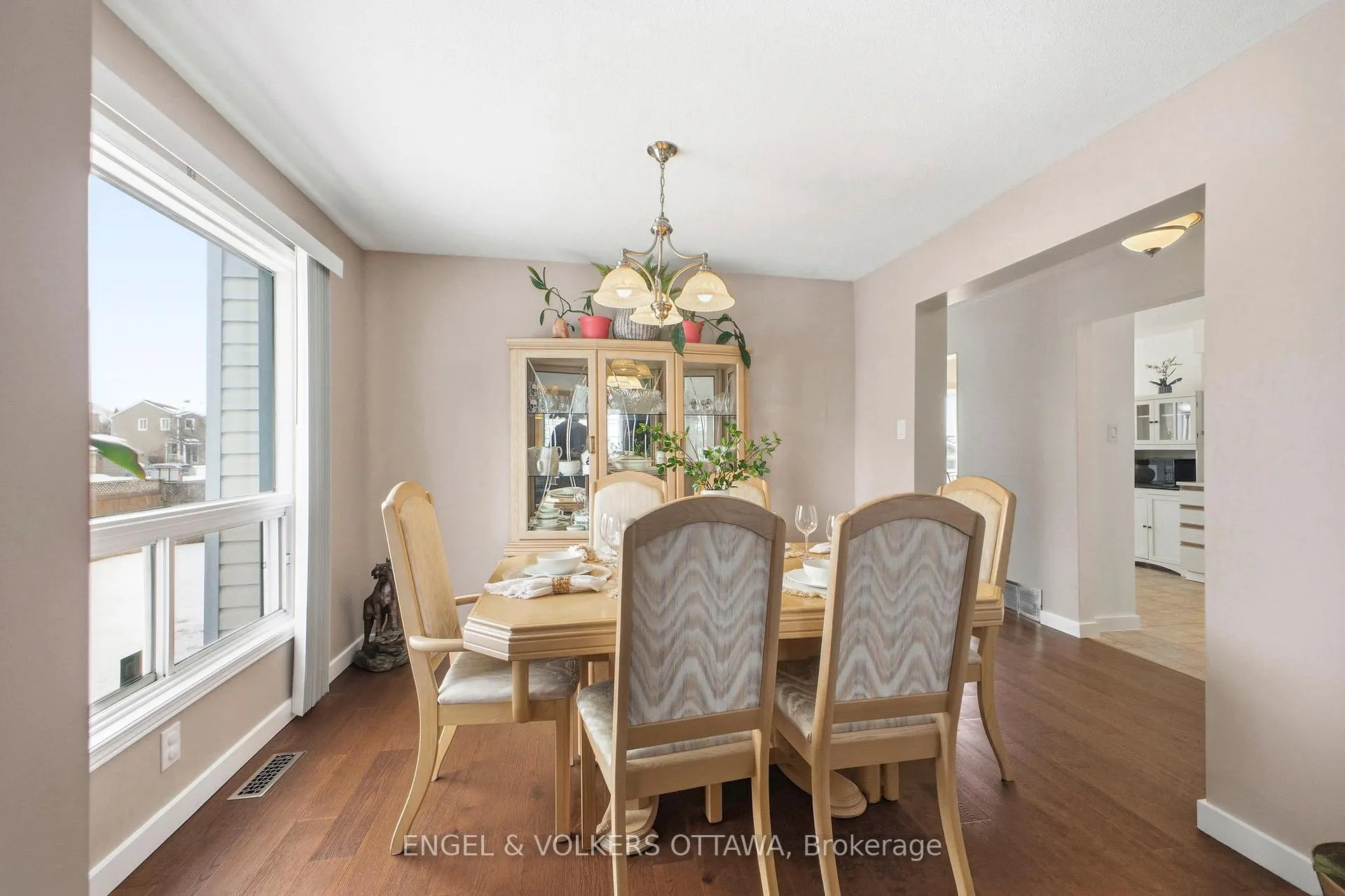 Photo 5 of 14 Gamma Court, Ottawa, Barrhaven - Heritage Park — HOMEH
