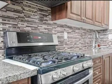 Photo 3 of 28 Midsummer Drive, Brampton, Bram East — HOMEH