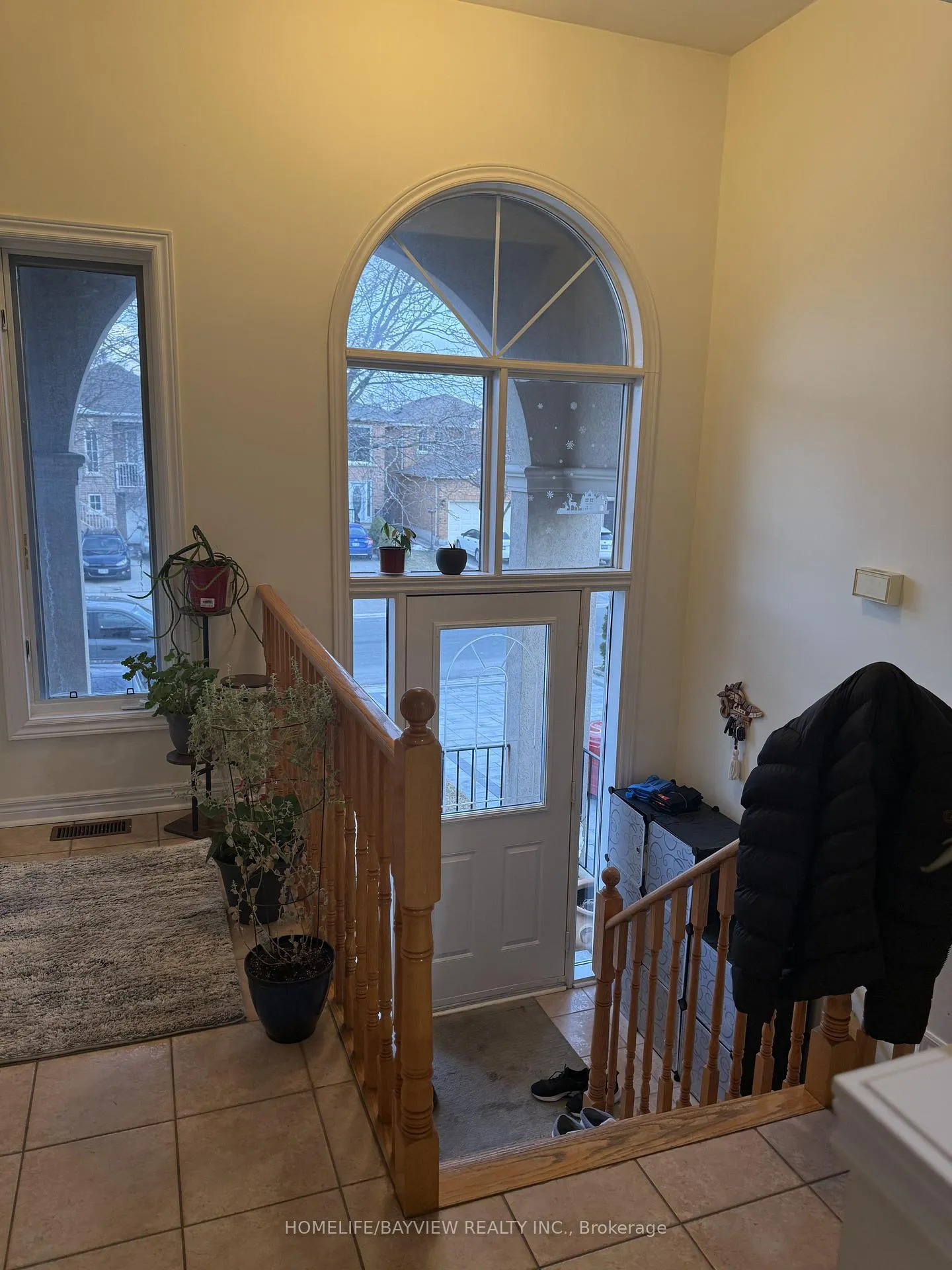 Photo 3 of 32 Villandry Crescent, Vaughan, Maple — HOMEH