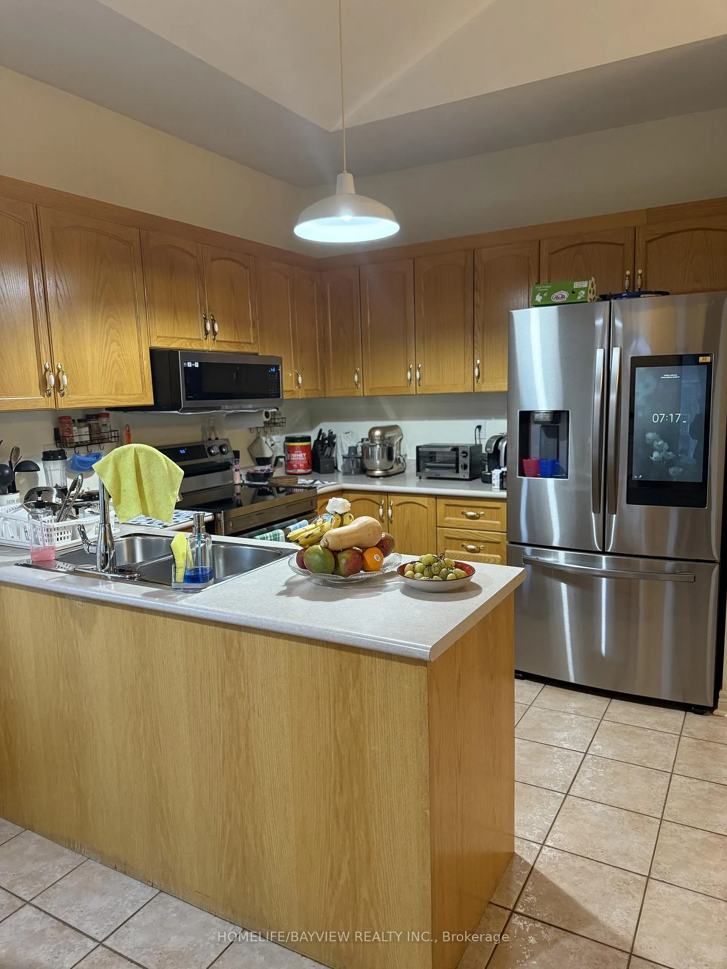 Photo 5 of 32 Villandry Crescent, Vaughan, Maple — HOMEH