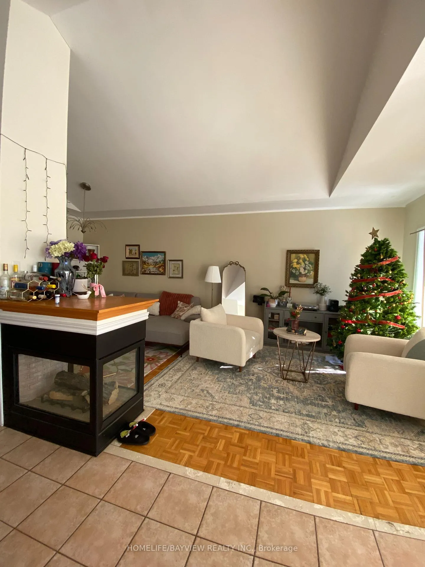 Photo 9 of 32 Villandry Crescent, Vaughan, Maple — HOMEH