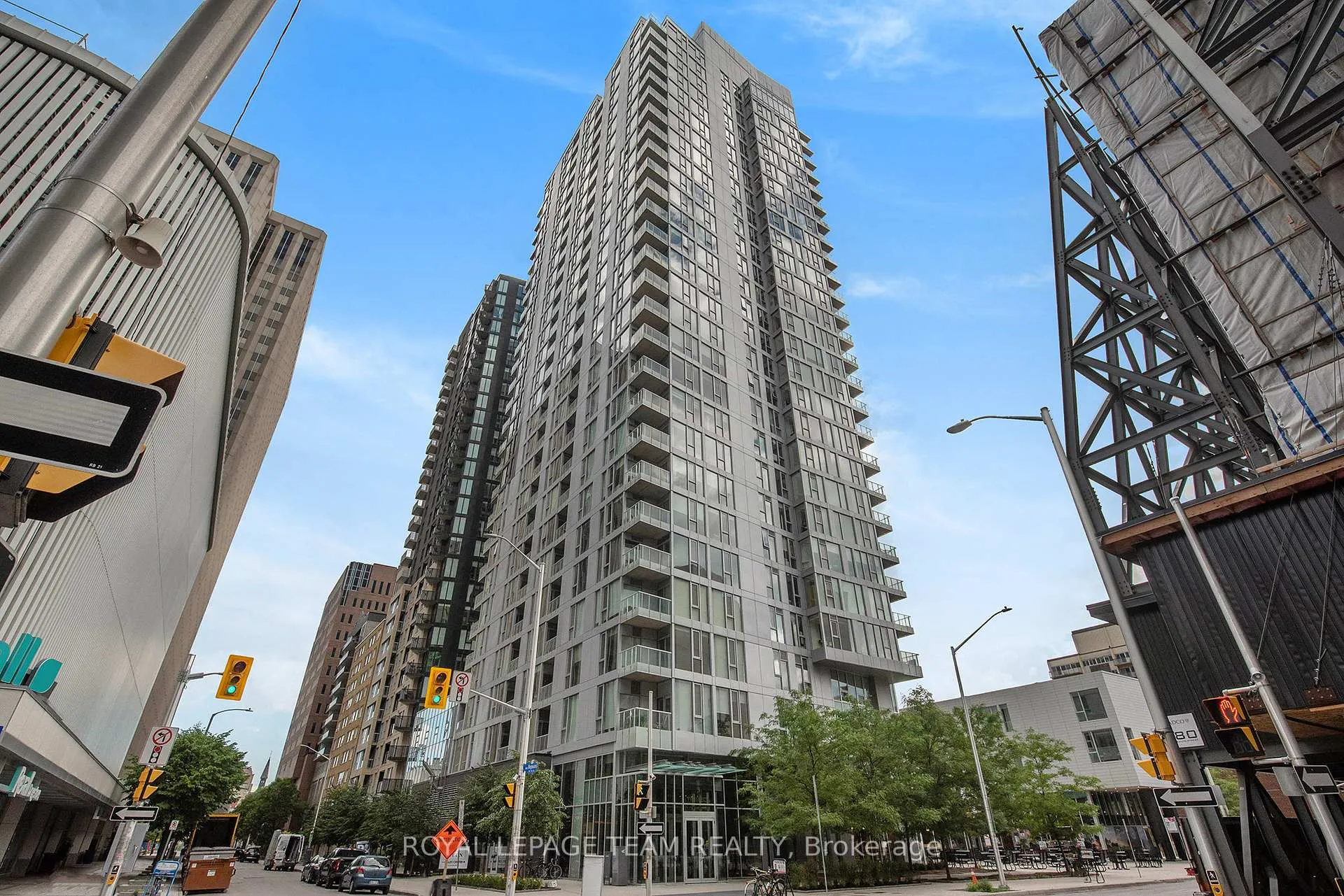 Front of Unit 1009, 179 Metcalfe Street