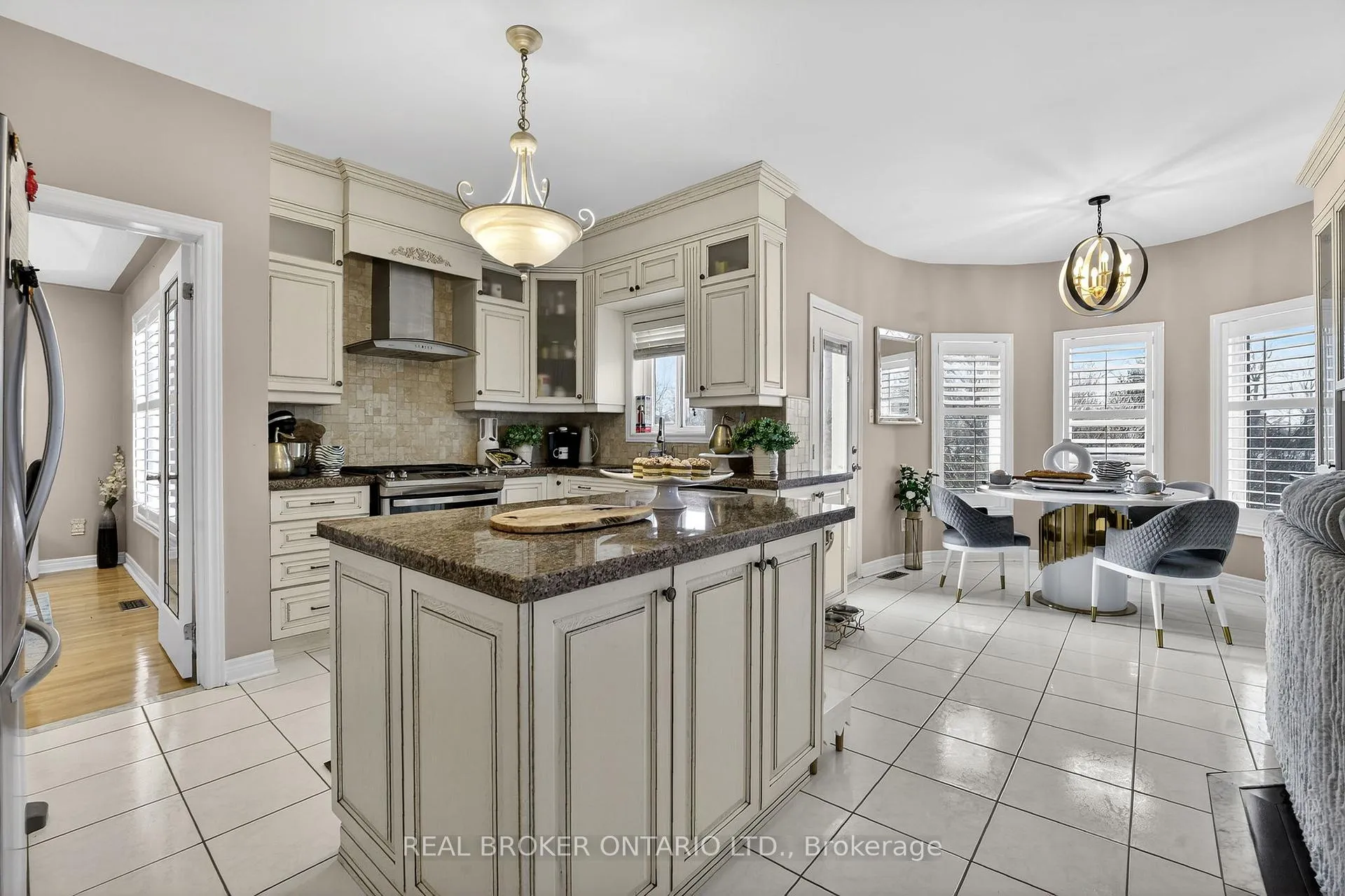 Photo 10 of 39 Pinebrook Circle, Caledon, Rural Caledon — HOMEH