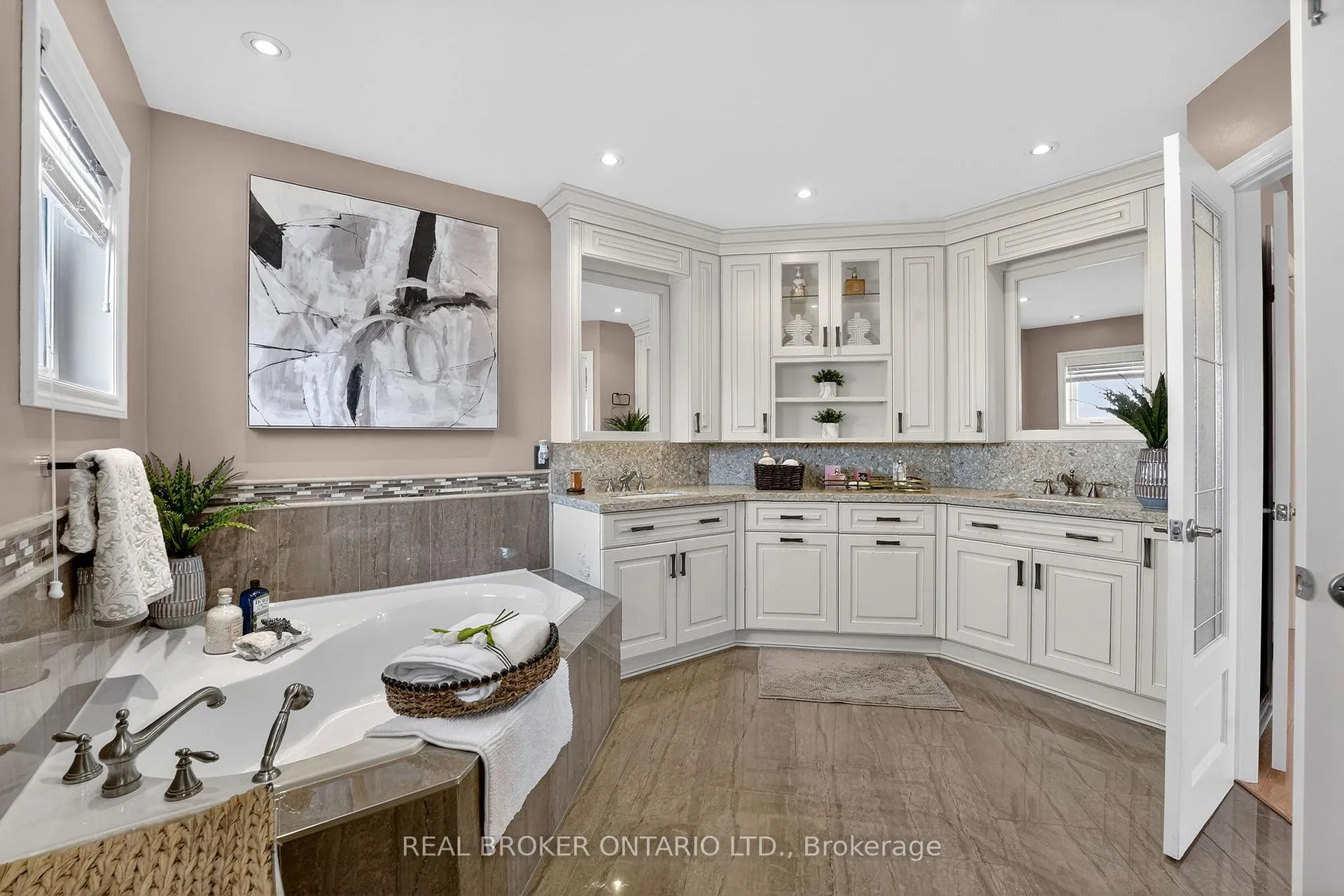 Photo 19 of 39 Pinebrook Circle, Caledon, Rural Caledon — HOMEH