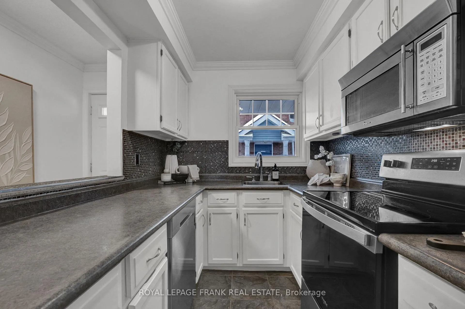 Photo 3 of Unit D10, 1663 Nash Road, Clarington, Courtice — HOMEH