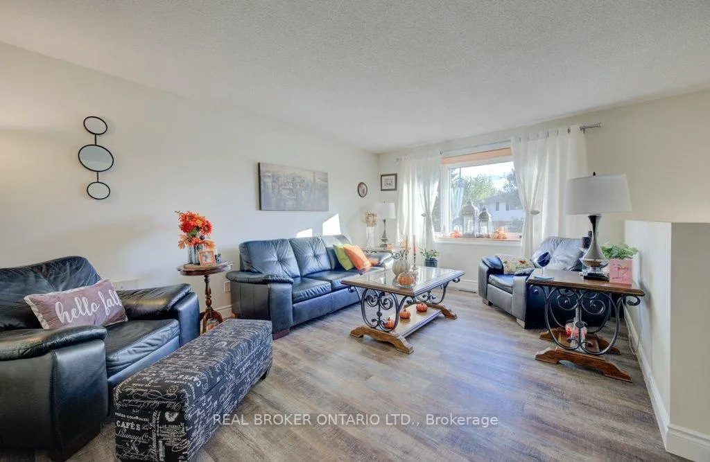 Photo 3 of 34 Willow Green Court, Kitchener — HOMEH