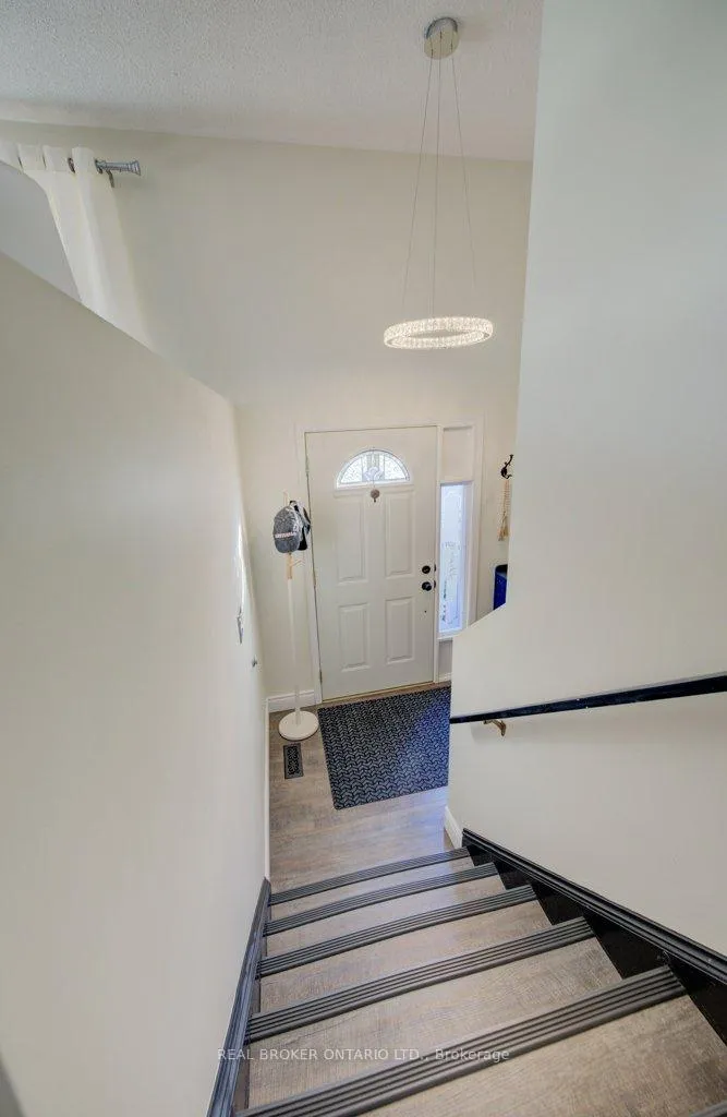 Photo 6 of 34 Willow Green Court, Kitchener — HOMEH