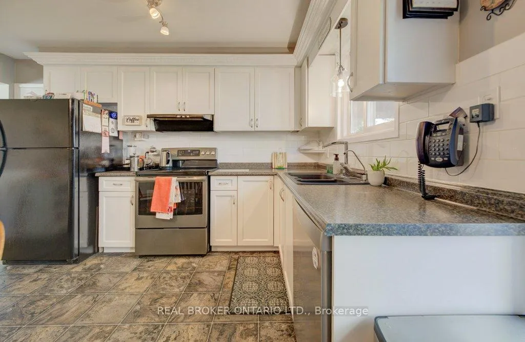 Photo 7 of 34 Willow Green Court, Kitchener — HOMEH