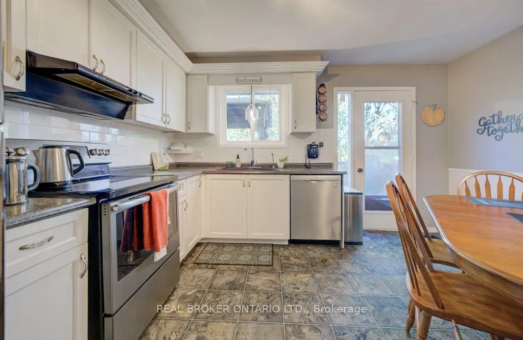 Photo 10 of 34 Willow Green Court, Kitchener — HOMEH