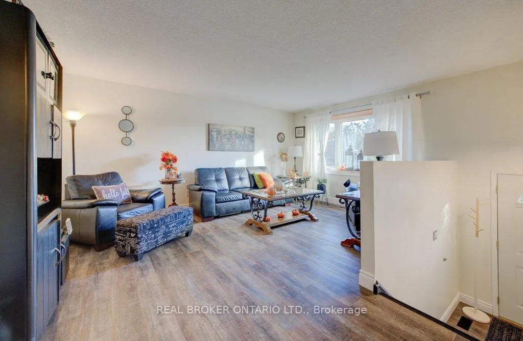 Photo 11 of 34 Willow Green Court, Kitchener — HOMEH