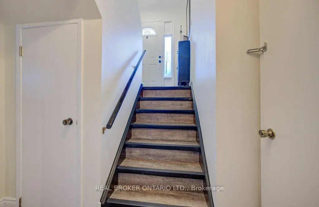 Photo 20 of 34 Willow Green Court, Kitchener — HOMEH