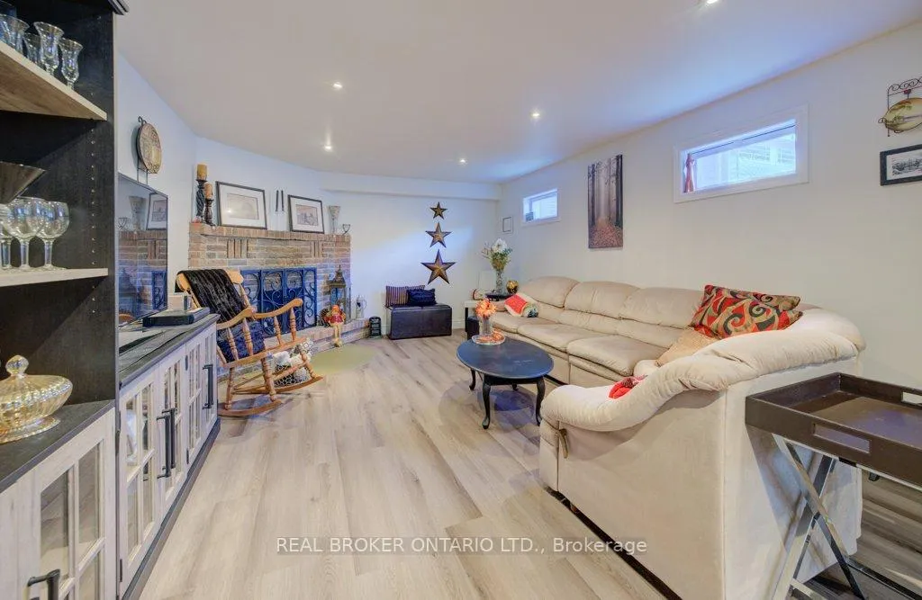 Photo 23 of 34 Willow Green Court, Kitchener — HOMEH