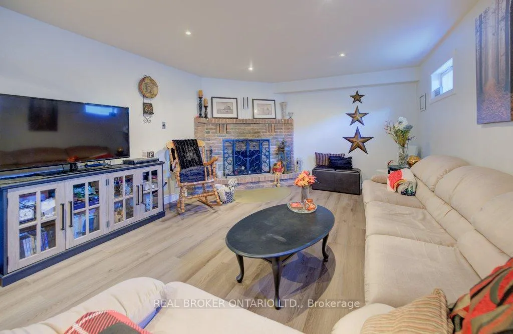 Photo 24 of 34 Willow Green Court, Kitchener — HOMEH