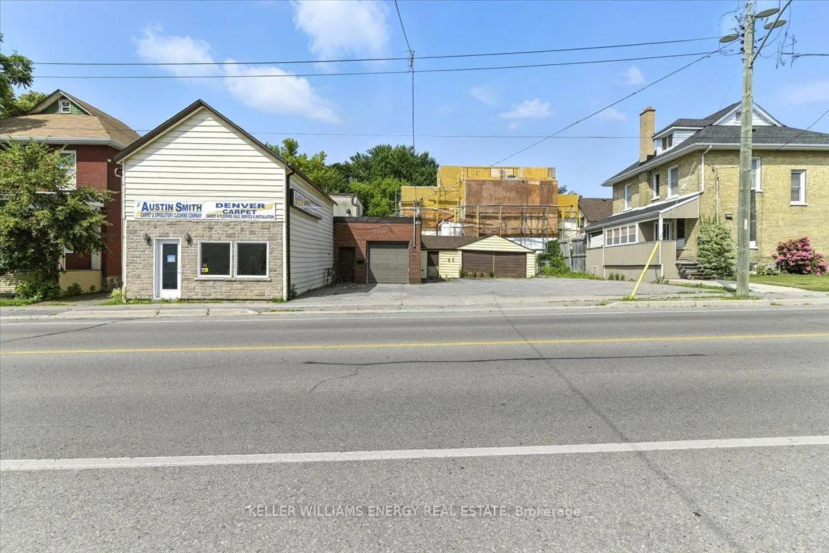 Front of 174 Mary Street N