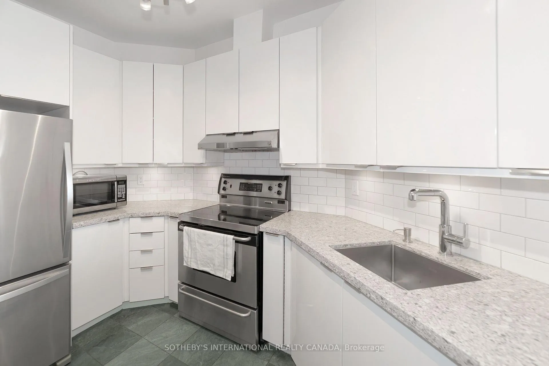 Photo 8 of Unit 701, 980 Yonge Street, Toronto, The Annex — HOMEH