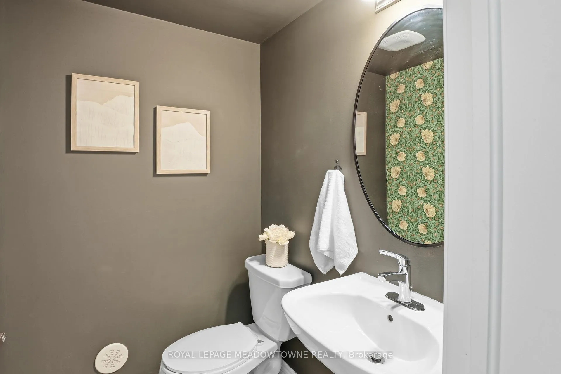 Photo 18 of 1272 Wintergreen Place, Milton, Cobban — HOMEH