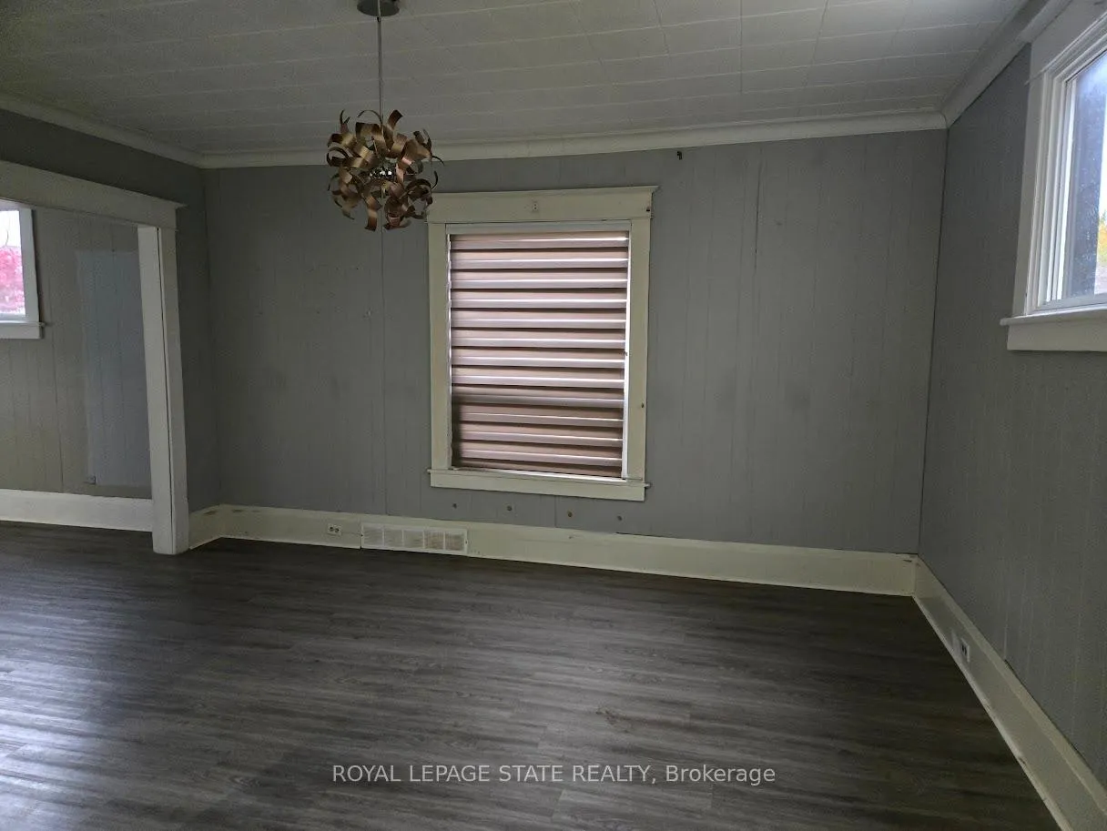 Photo 3 of 4789 St Clair Avenue, Niagara Falls, Downtown — HOMEH