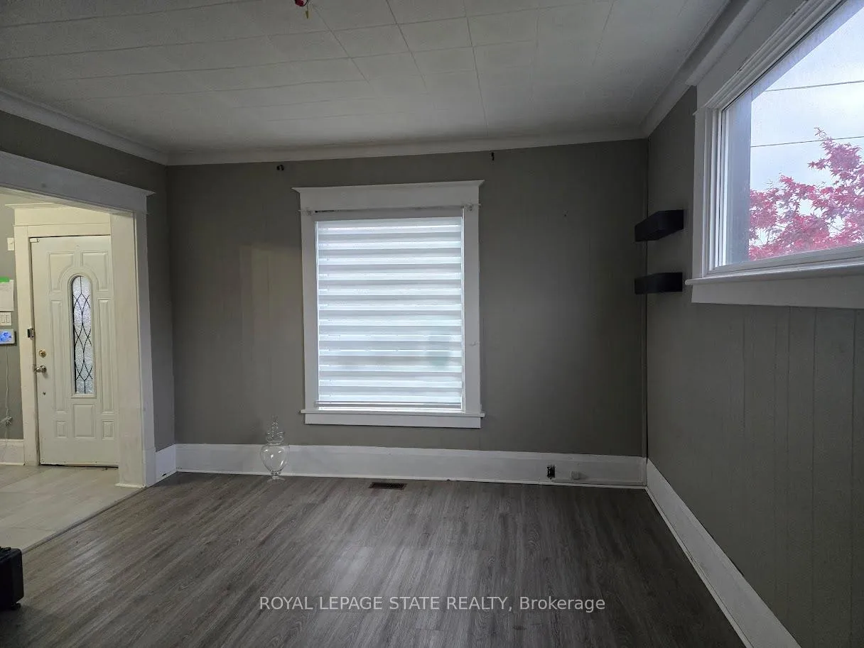 Photo 4 of 4789 St Clair Avenue, Niagara Falls, Downtown — HOMEH