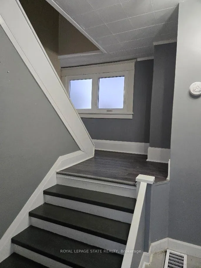 Photo 6 of 4789 St Clair Avenue, Niagara Falls, Downtown — HOMEH