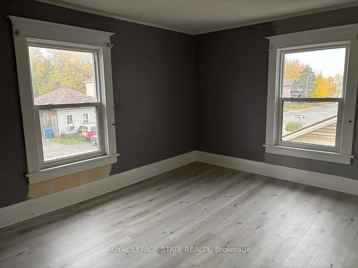 Photo 20 of 4789 St Clair Avenue, Niagara Falls, Downtown — HOMEH