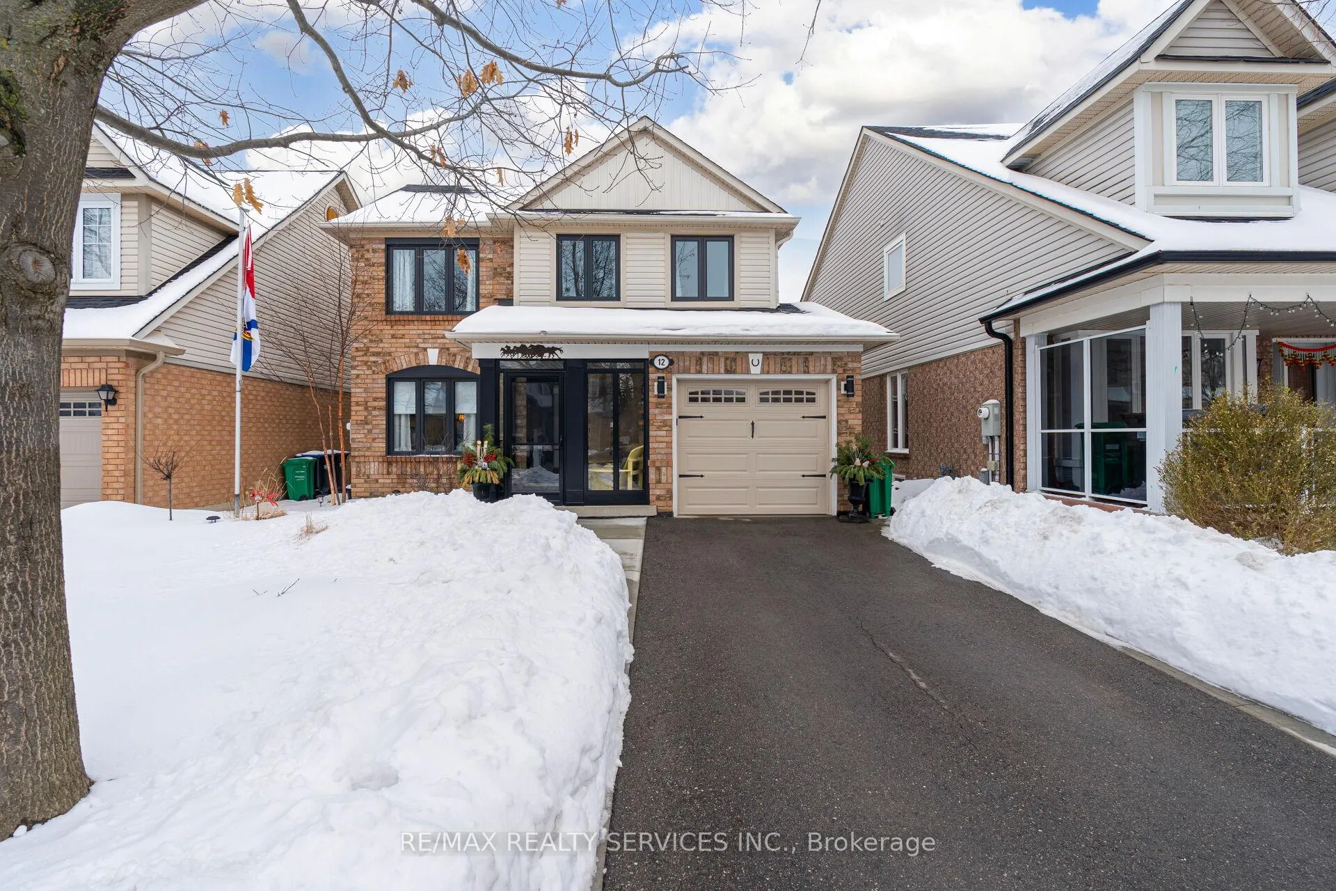 Photo 1 of 12 Thorpe Crescent, Brampton, Fletcher's Meadow — HOMEH