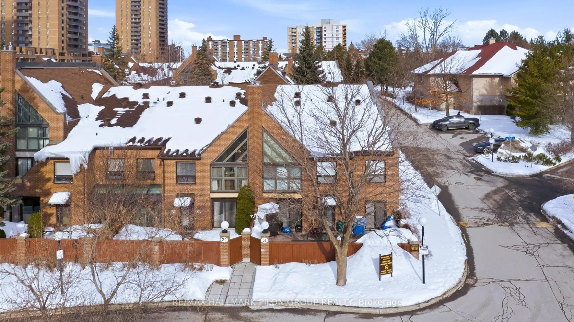 Photo 1 of Unit 29, 100 Hillside Drive, Ottawa, Viscount Alexander Park — HOMEH