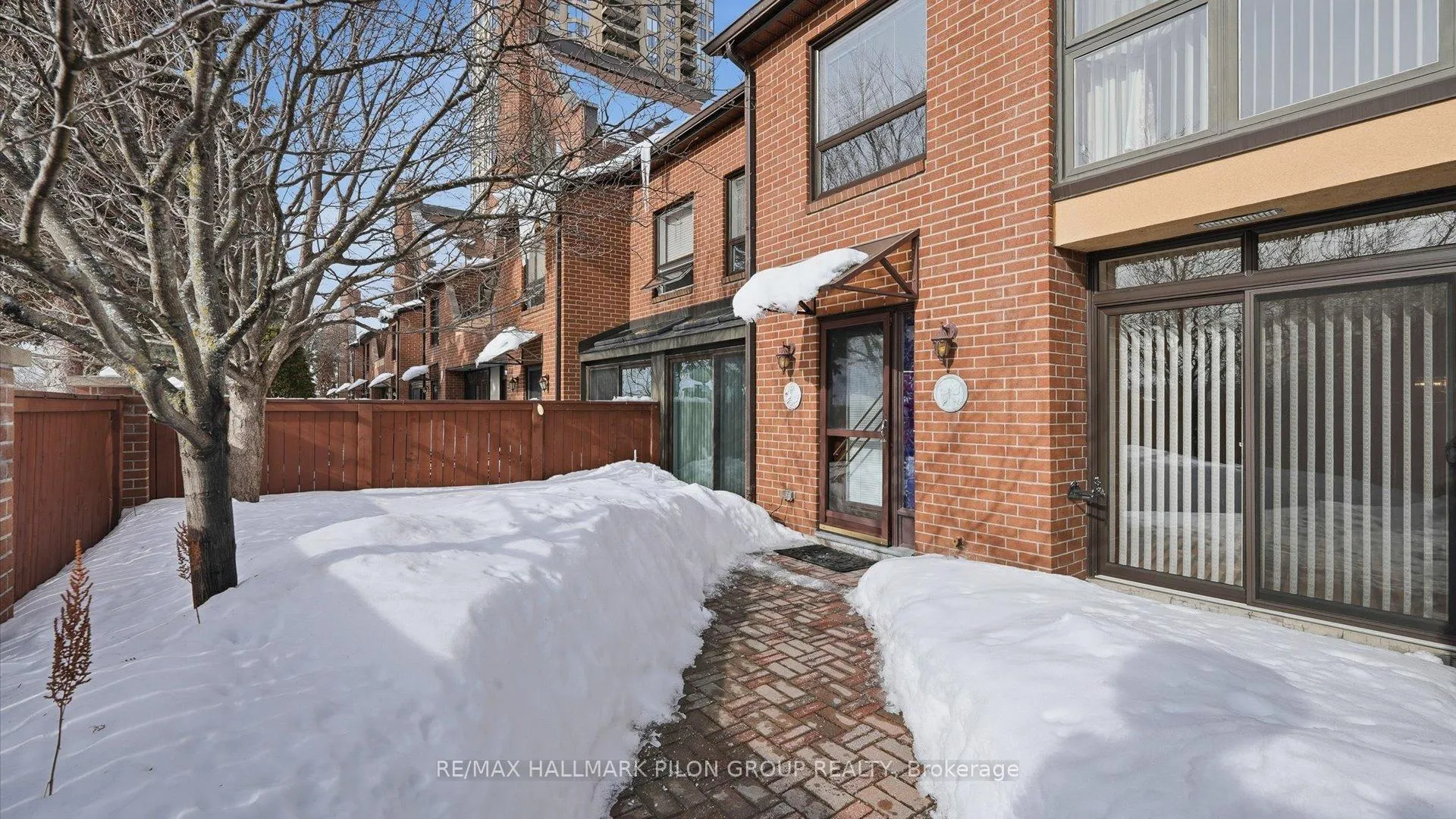 Photo 2 of Unit 29, 100 Hillside Drive, Ottawa, Viscount Alexander Park — HOMEH