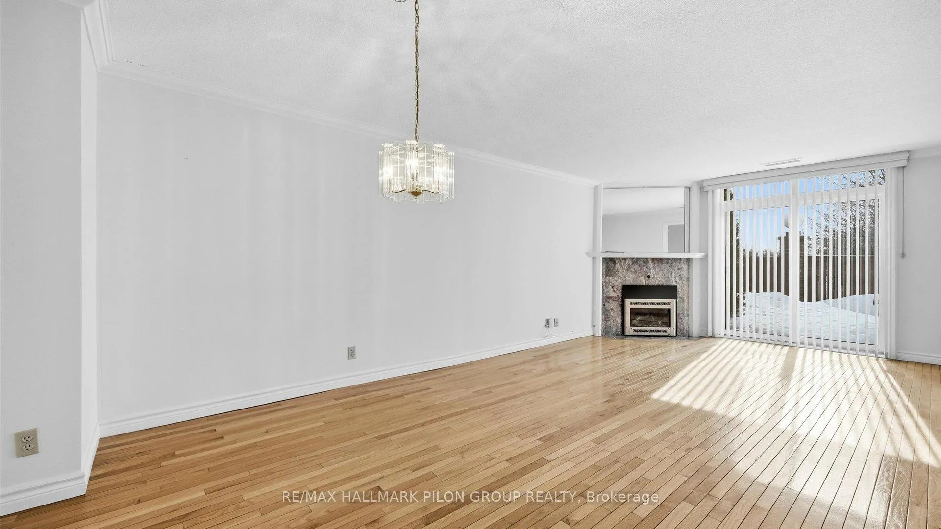 Photo 6 of Unit 29, 100 Hillside Drive, Ottawa, Viscount Alexander Park — HOMEH