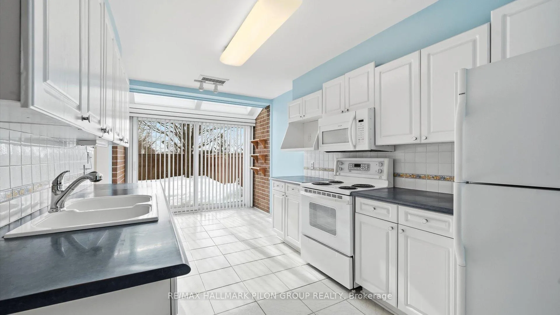 Photo 7 of Unit 29, 100 Hillside Drive, Ottawa, Viscount Alexander Park — HOMEH